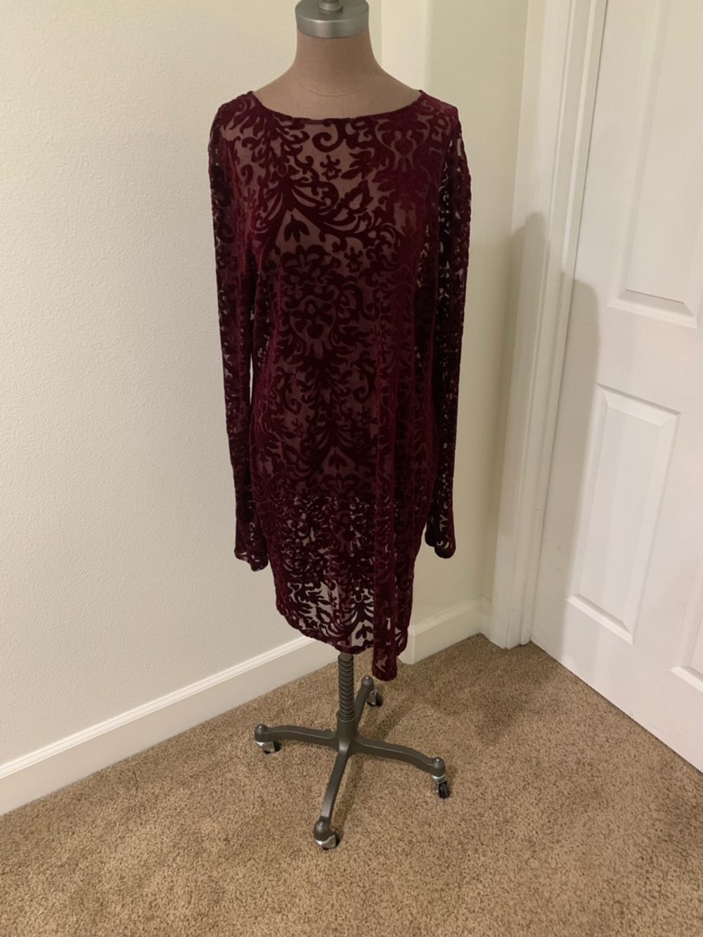 Forever21 Women's Burgundy Velvet Burnout Dress